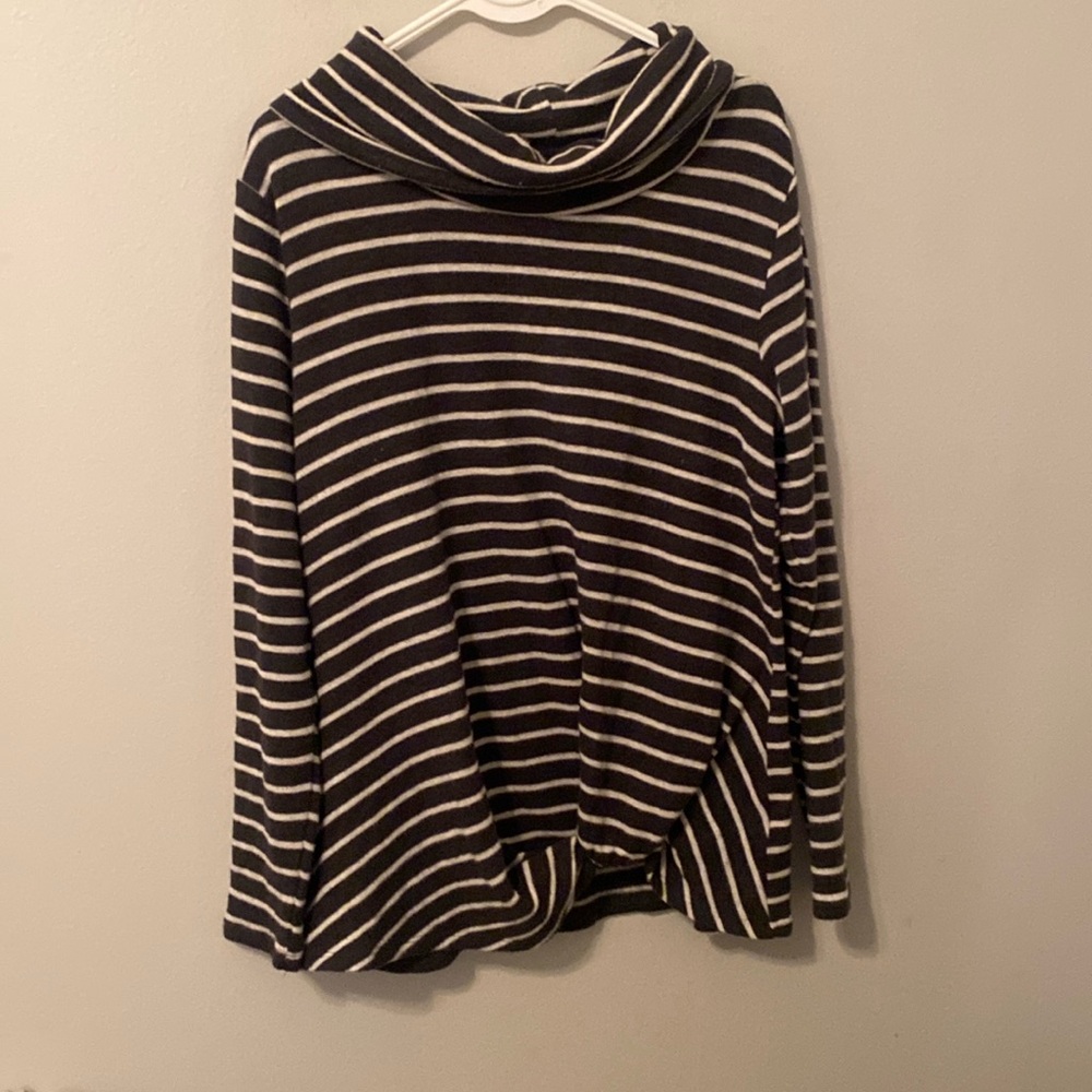 24/7 by Maurices Grey + White Striped Cowl Neck Front Twist Longsleeve Sweater L